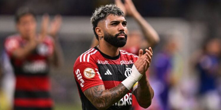 Gabigol agradecendo a torcida do Flamengo - Getty Images