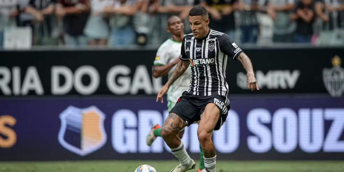 Guilherme Arana foi um dos destaques da vitória do Atlético-MG no primeiro jogo das semifinais do Mineiro — Foto: Pedro Souza / Atlético