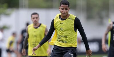 Wesley em treino do Corinthians — Foto: Rodrigo Coca/Ag. Corinthians