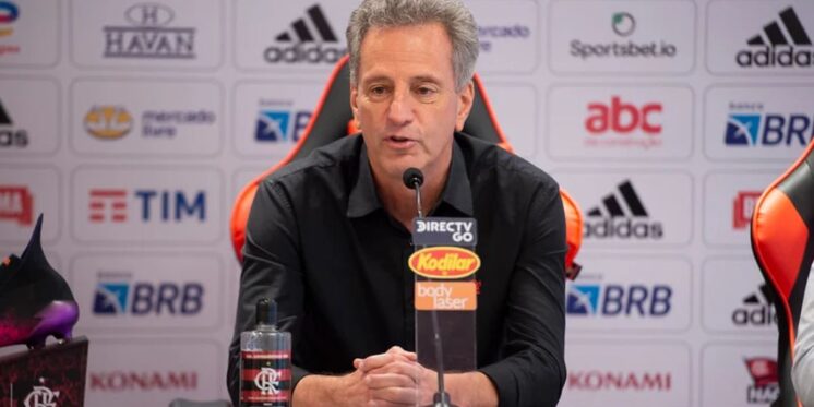 Rodolfo Landim em entrevista coletiva no Ninho do Urubu (Foto: Alexandre Vidal/Flamengo)