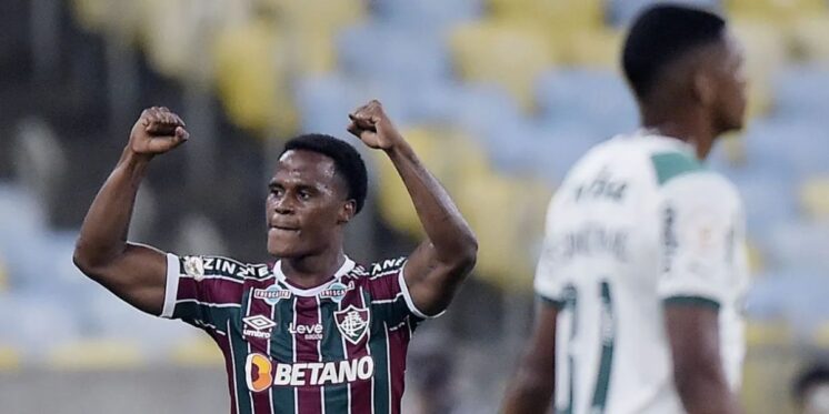 Jhon Arias com a camisa do Fluminense - Foto | Reprodução: Internet