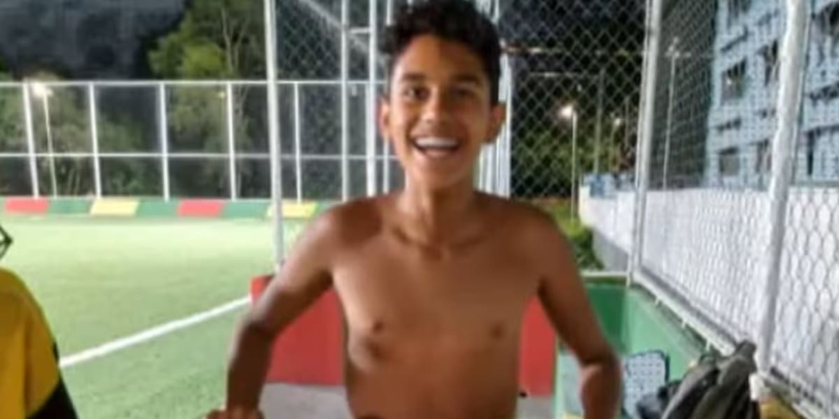 LUTO- Pablo Oliveira dos Santos, de 13 anos, morreu após ser arrastado por uma enxurrada, em Embu das Artes (Foto: Reprodução - Globo)