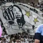 Torcida do Santos e logo da Globo com Carille - Foto Reprodução Internet