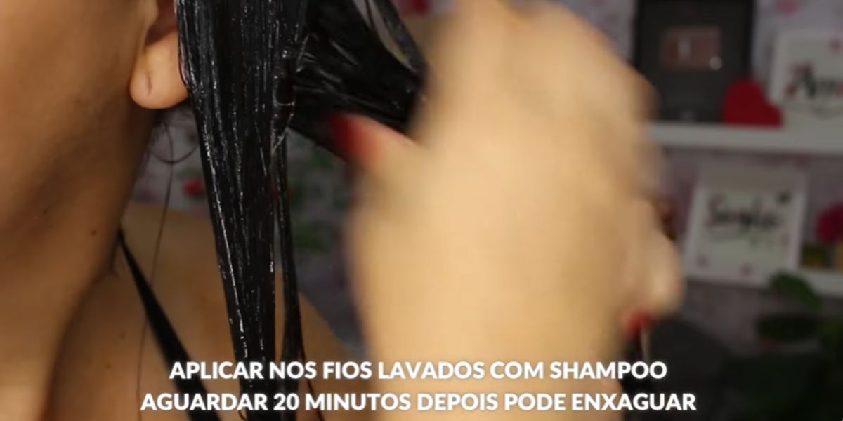 Deixe a mistura agir por cerca de 20 minutos (Reprodução: Youtube)