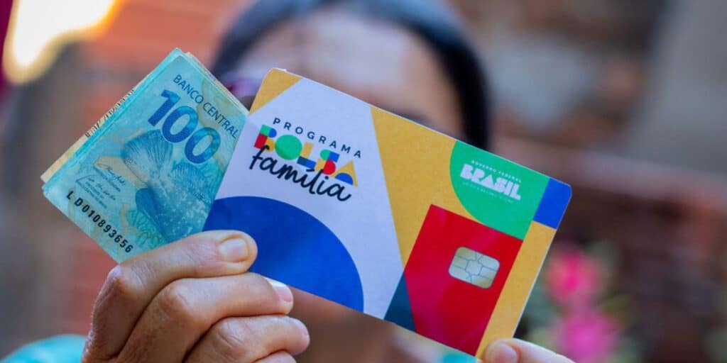 Bolsa Família tem o pagamento mínimo de 600 reais (Reprodução: Internet)