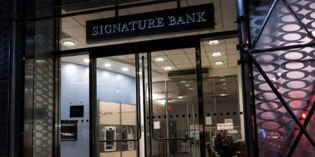 Signature Bank não aguentou a crise do Estados Unidos e encerrou suas atividades (Reprodução: Internet)