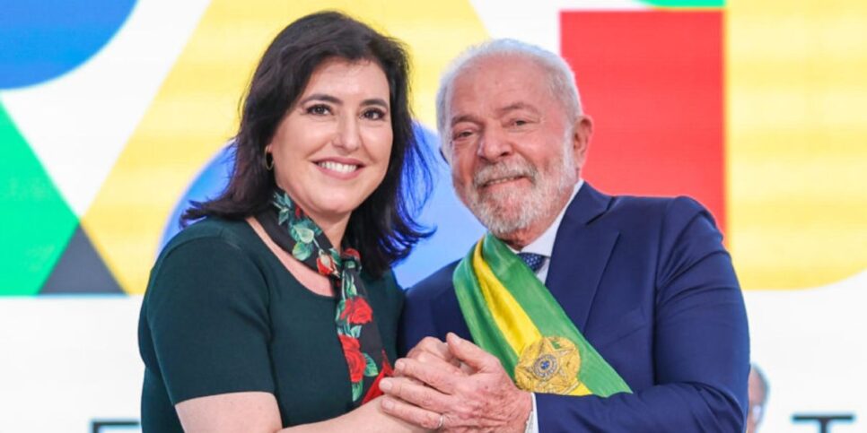 Simone Tebet e Lula assinaram o Decreto com a nova lei de valorização (Reprodução/Foto: Ricardo Stuckert/PR)