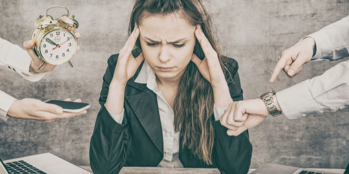 Burnout é causado pelo grande excesso de trabalho, onde causa diversos outros problemas de saúde (Foto: Reprodução/Internet)