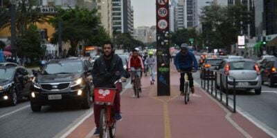 Condutores têm buscado novos meios para enfrentar o trânsito (Foto: Agência Brasil)