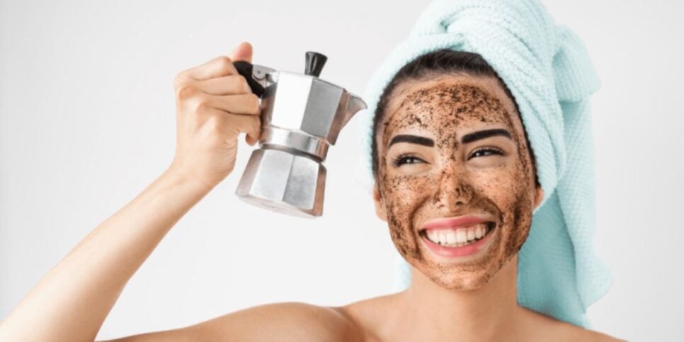 O café ajuda a acabar com as rugas na pele (Reprodução: Internet)