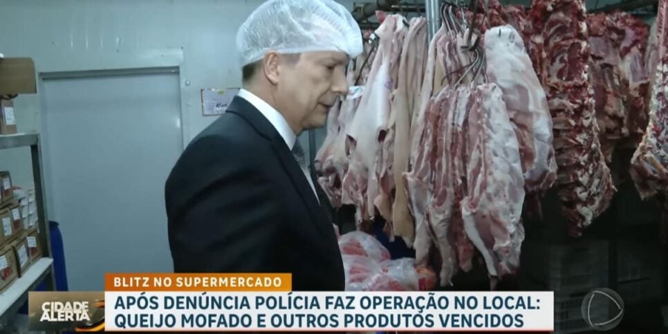 Celso Russomano identificou carnes sem rastreio (Reprodução: Record)