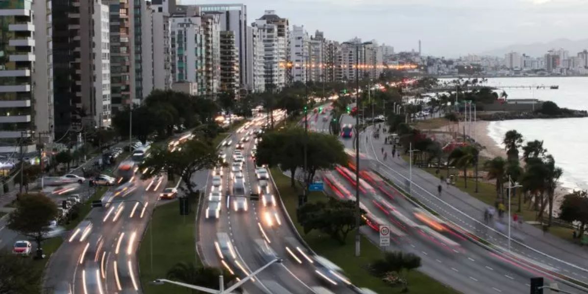 Santa Catarina tem um salário mínimo acima do nacional (Reprodução: Internet)