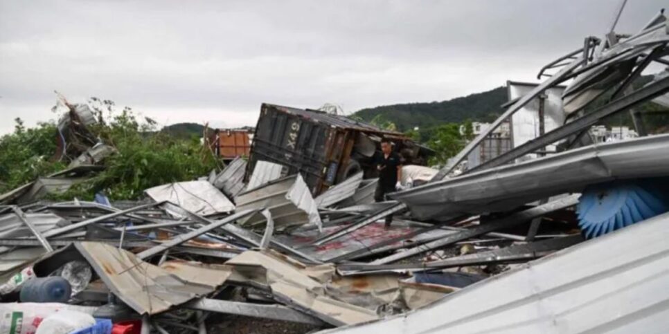 Entulhos por toda a cidade após tornado (Reprodução/Jornal Agora Itu)