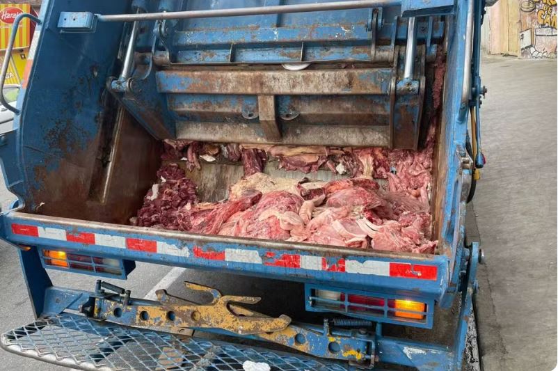 Mais de 10 toneladas de carnes foram descartadas(Foto Reprodução/Polícia Militar/Arquivo)