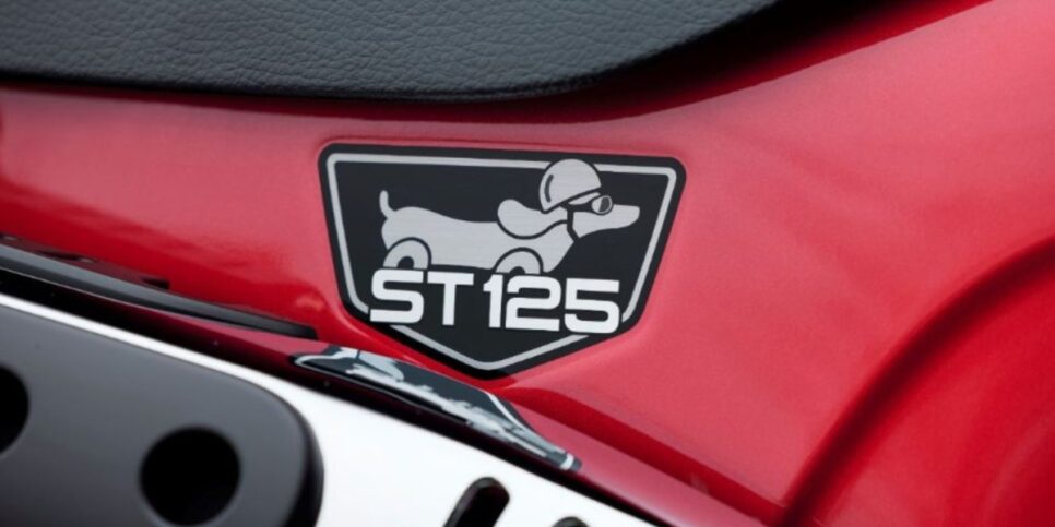 Logotipo dachshund da Honda Dax 125 (Imagem: Honda)