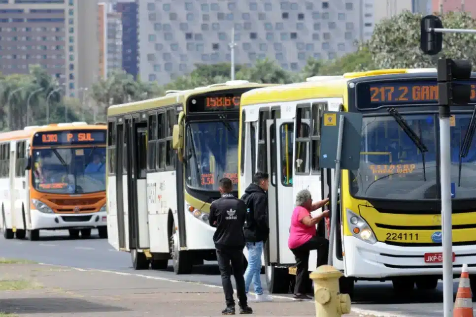 Ônibus em Brasília  - Foto G1