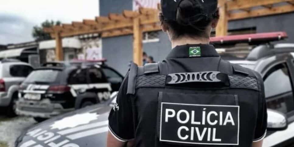 Polícia civil  E anvisa prendeu homem acusado por fazer parte de um esquema de venda de cachorro (Foto Reprodução/Agência GBC)