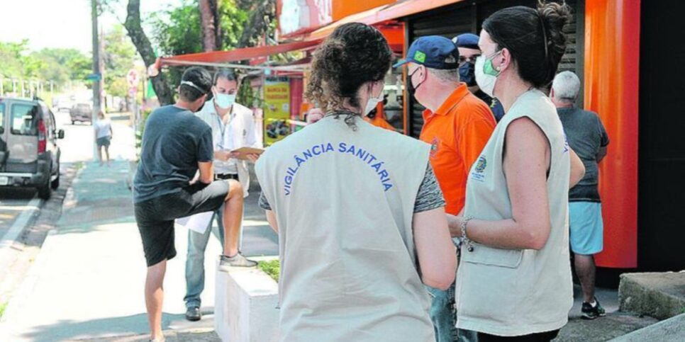 Vigilância Sanitária, em cumprimento de regras da Anvisa, interdita padaria que estava em situações precárias (Foto: Divulgação)