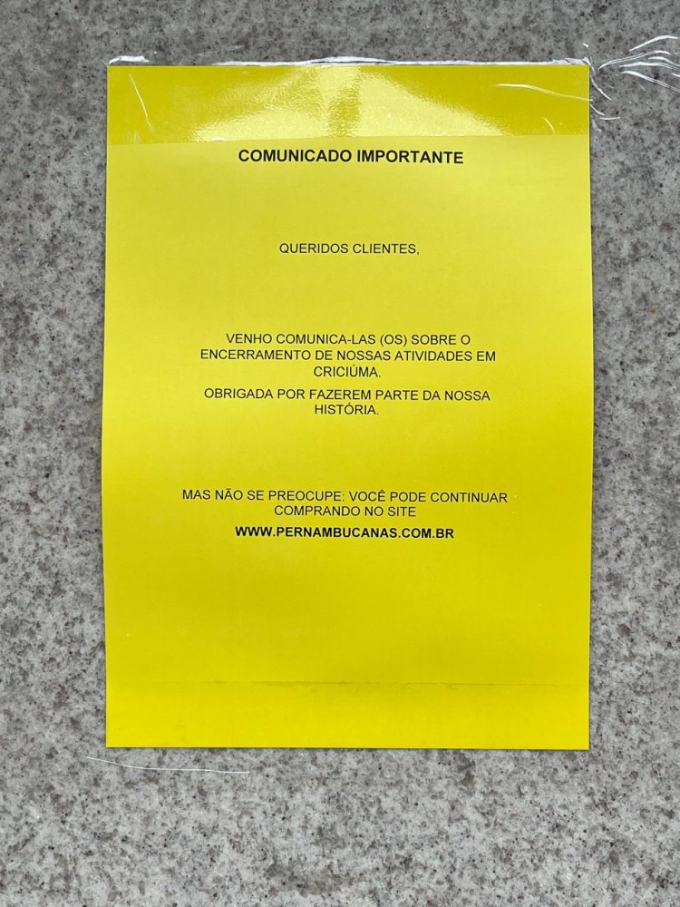 Comunicado deixado pela Lojas Pernambucanas a respeito do fim de unidade Unidade da Pernambucanas de Criciúma fechada (Foto Reprodução/Engeplus)