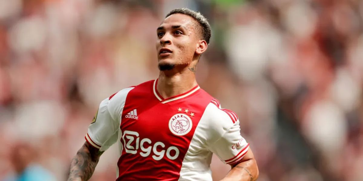 Antony estreou na Europa pelo Ajax (Reprodução: Internet)