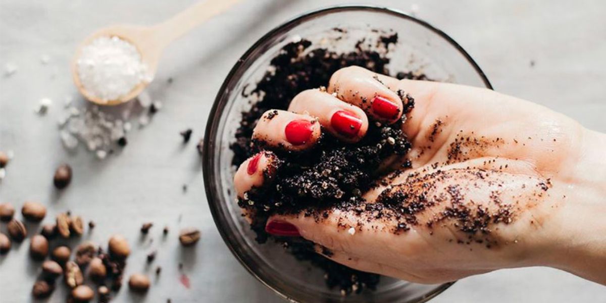 Esfoliante com café para tirar as manchas na coxa (Reprodução: Internet)