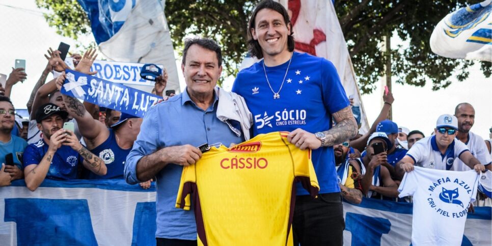 Goleiro Cássio assinou contrato com o Cruzeiro - (Foto: Reprodução / Internet)