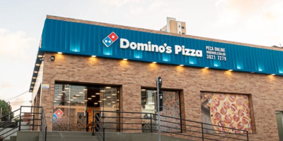 A rede é uma das maiores pizzarias do mundo (Reprodução: Domino's/Divulgação)