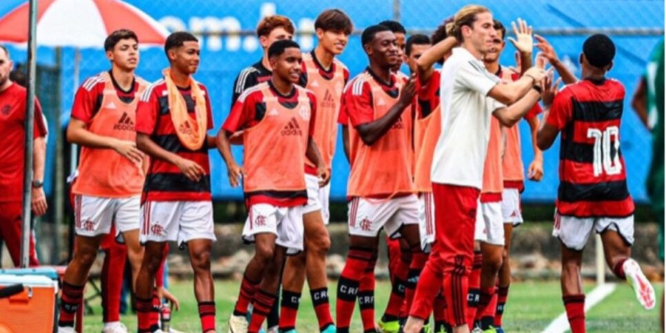 Felipe Luís é treinador do Sub-17 do Flamengo - (Foto: Reprodução / Internet)