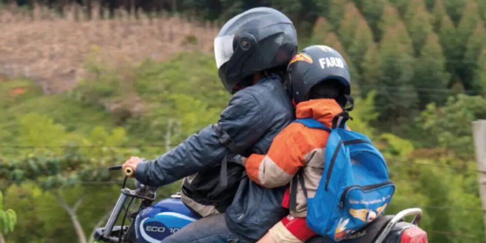 Crianças na garupa da moto apenas a partir dos 10 anos (Reprodução: Internet)