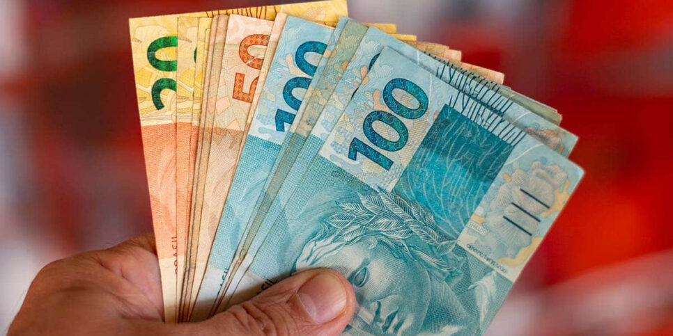 Notas de 100, 50 e 20 reais; 14º salário chega à lista de CPF's em SP (Foto: Divulgação/Internet)