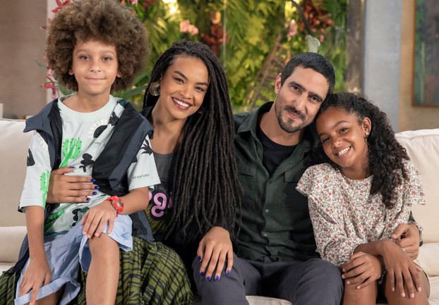 Pudim, Paulina, Tom e Laurinha em Família é Tudo (Foto: Reprodução / Globo)
