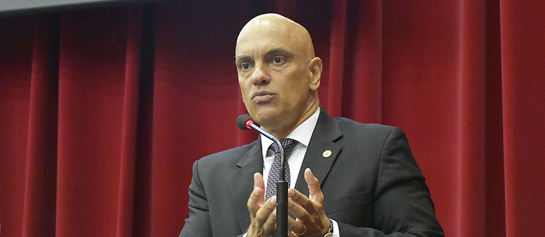 Alexandre de Moraes, em meio ao seu discurso, no “Seminário Internacional – Inteligência Artificial, Democracia e Eleições” (Foto Reprodução/TSE)