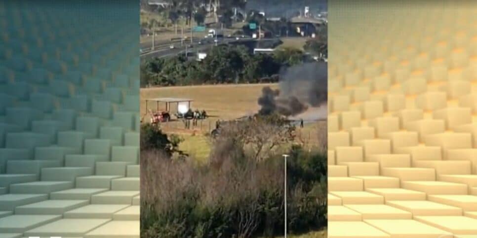 Avião em chamas (Foto: Reprodução / Globo)