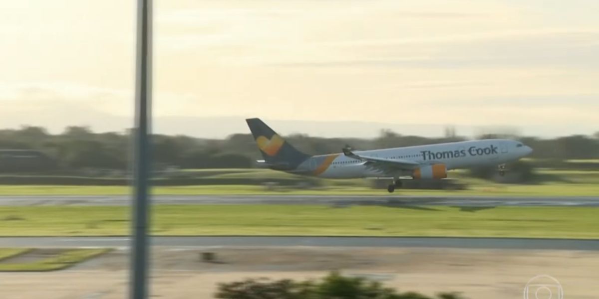 Avião Thomas Cook (Foto: Reprodução / Globo)