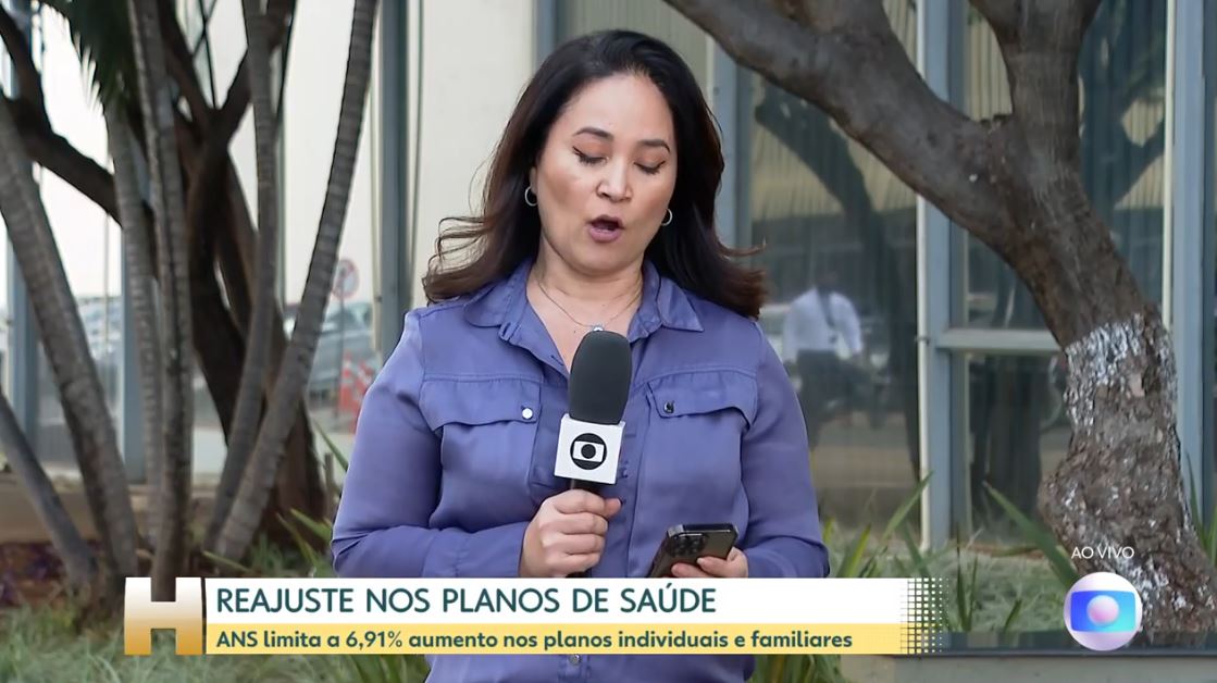 Rita Yoshimine durante a reportagem do JH sobre planos de saúde (Foto Reprodução/Globo)