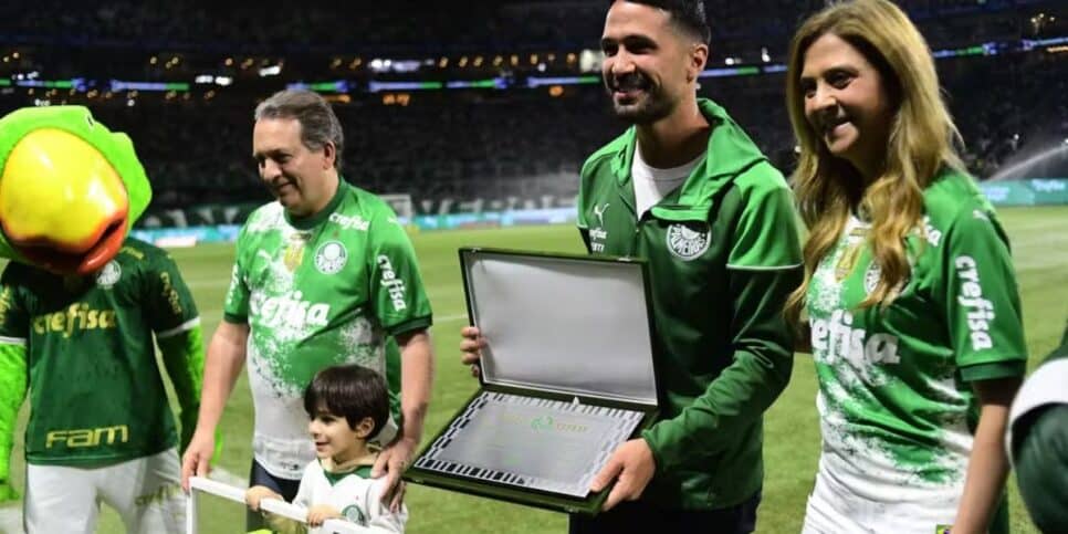 Palmeiras faz homenagem a Luan, vendido ao Toluca, do México — Foto: Marcos Ribolli