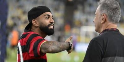 Gabigol conversa com Landim antes de Vasco x Flamengo — Foto: André Durão/ge