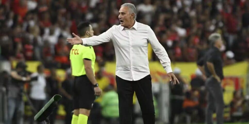 Tite reclama com o banco de reservas em Flamengo e Grêmio — Foto: André Durão