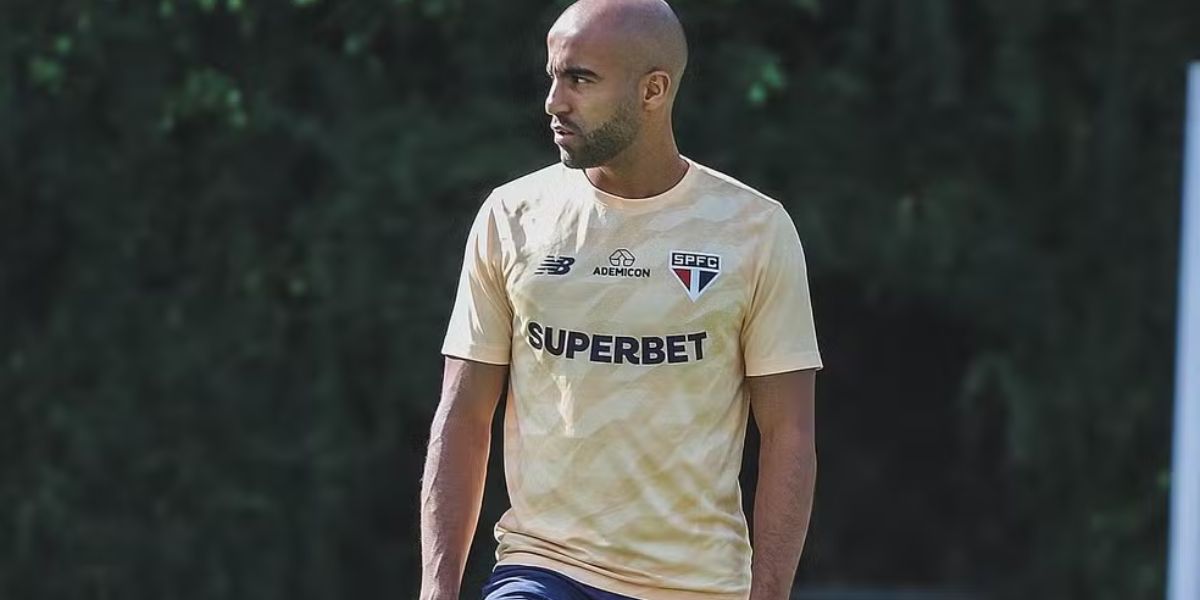 Lucas Moura em treino no CT do São Paulo — Foto: Rubens Chiri/saopaulofc