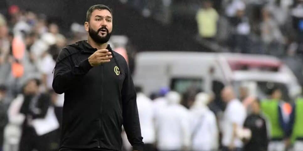 Danilo, técnico do Corinthians na Copinha — Foto: Marcos Ribolli