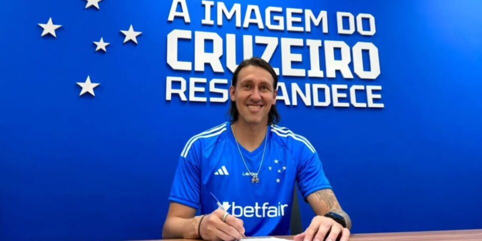 Goleiro Cássio assinou contrato com o Cruzeiro - (Foto: Reprodução / Internet)