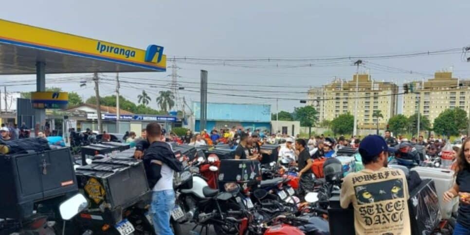 Motoqueiros em posto Ipiranga (Foto: Reprodução / Leonardo Gomes)