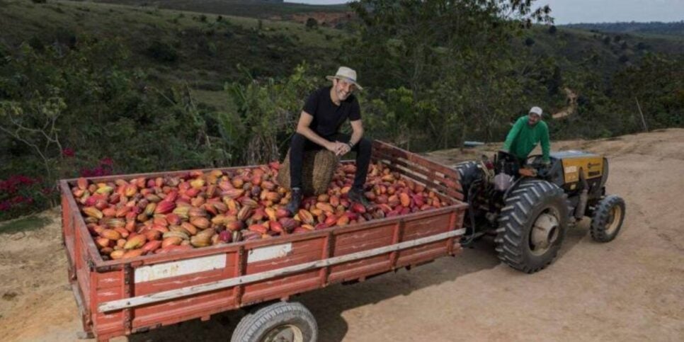 O CEO, Alexandre Costa, na fazenda Dedo de Deus, da Cacau Show (Foto: Reprodução/ Internet)