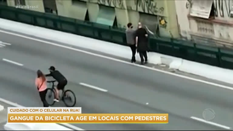 Gangue da bicicleta aterroriza vítimas com roubos de celulares em SP (Foto Reprodução/Record)