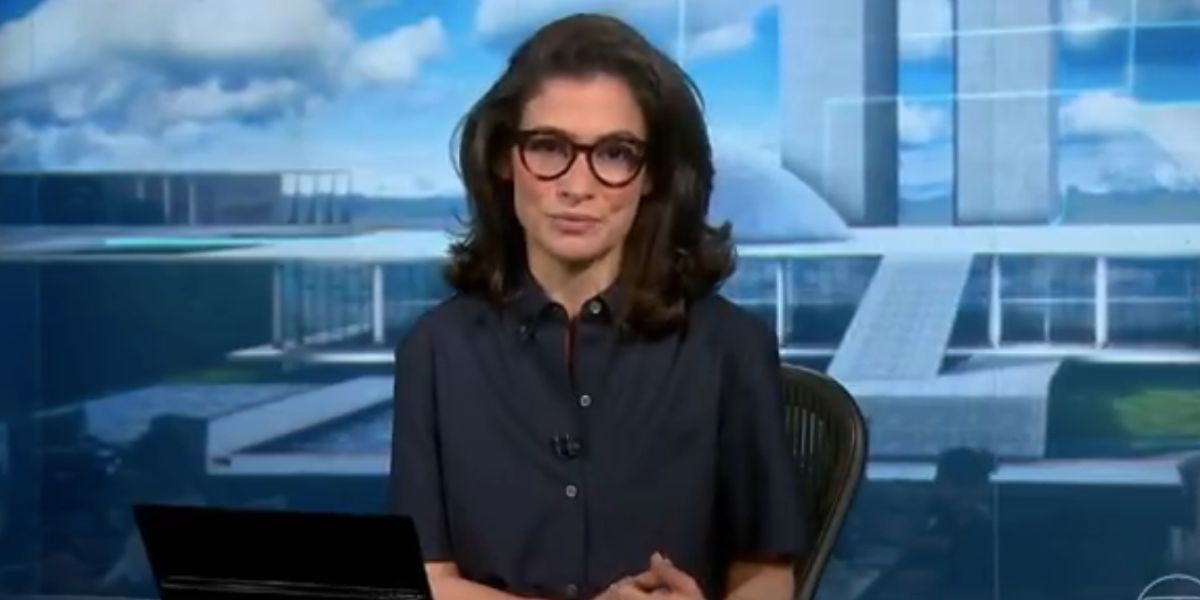 Renata Vasconcellos durante o Jornal Nacional (Foto: Reprodução / Globo)