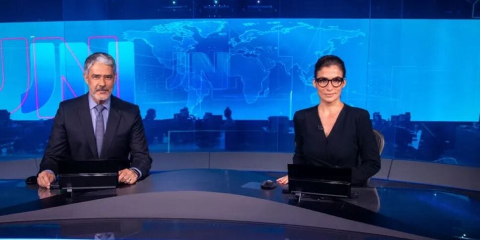 William Bonner e Renata Vasconcellos na bancada do Jornal Nacional (Foto: Reprodução/ TV Globo)