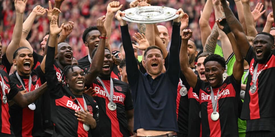 Leverkusen, de Xabi Alonso, faturou o título alemão com 28 vitórias e seis empates - Ina Fassbender/AFP
