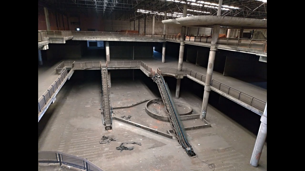 Parte interna do shopping abandonado (Foto Reprodução/YT)