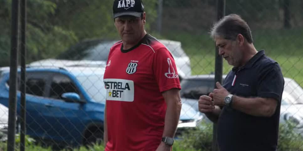 João Brigatti, ex-técnico da Ponte, e o presidente Eberlin (Foto: Reprodução - Globo Esporte)