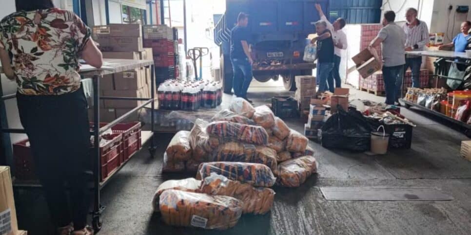 Alimentos vencidos são apreendidos em depósito de frios em Tambaú — Foto: Polícia Civil/Divulgação